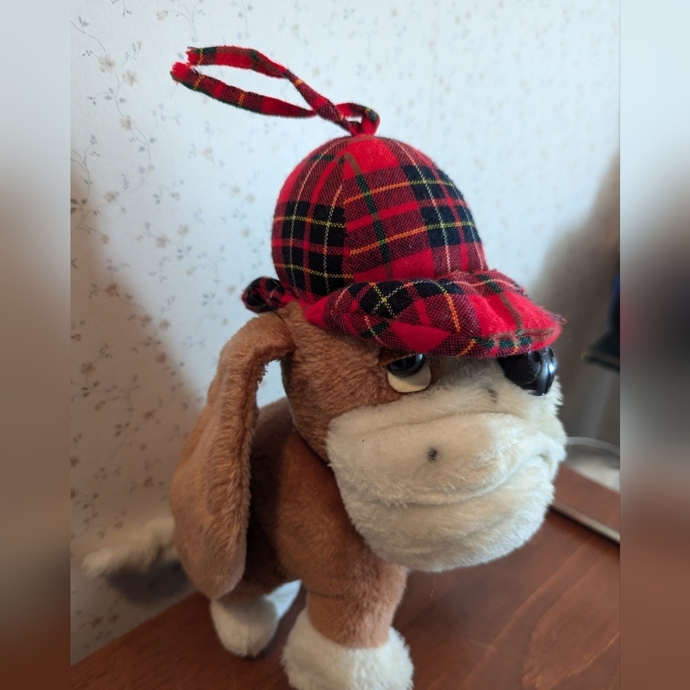 1978 Dakin Bassett Hound Dog Sherlock Plaid Cap Detective "Shylock" - Picture 2 of 12